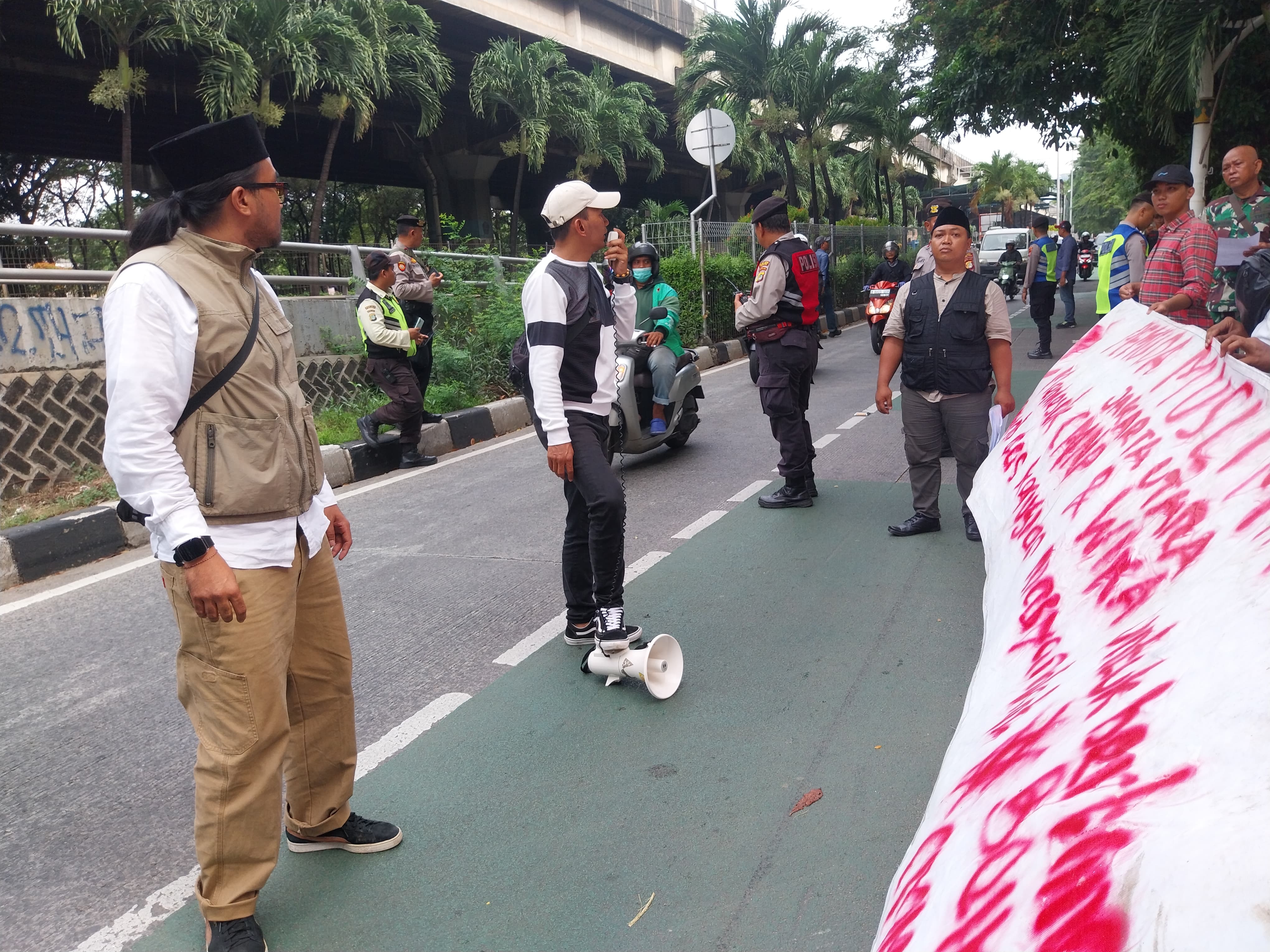 Pemuda Muslimin Indonesia Cabang Jakarta Utara Berunjuk Rasa, Minta Pembangunan Tol Harbour Road 2 Perhatikan Lingkungan