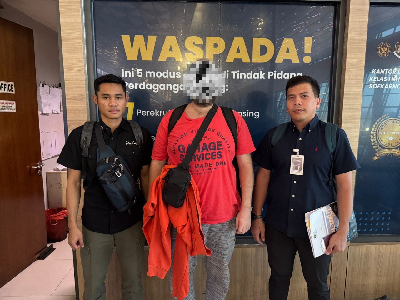 Langgar Izin Tinggal, Kantor Imigrasi Kelas II Non TPI Kediri Deportasi WNA Asal Slovakia