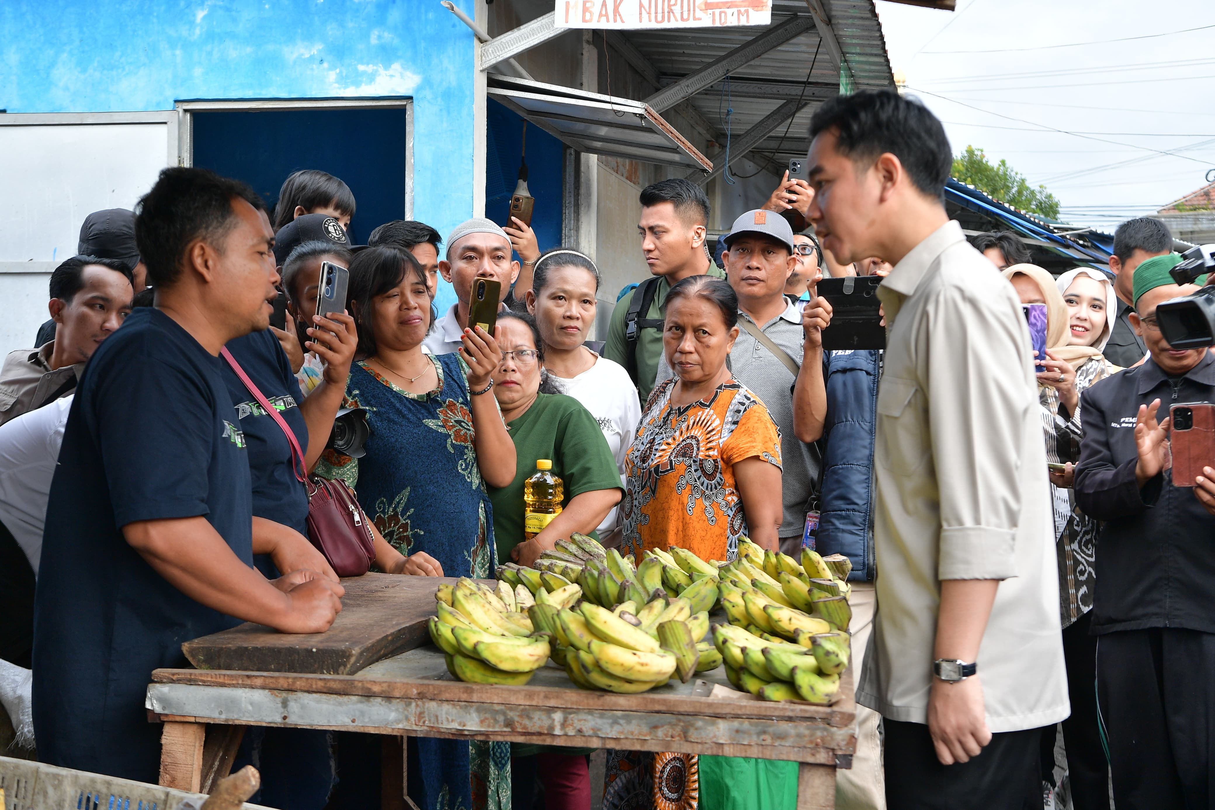 Wapres Gibran Cek Inflasi Pasar Rakyat Rogojampi Banyuwangi