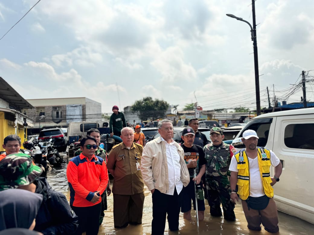 Pondok Maharta Langganan Banjir, Benyamin Cek Lokasi Rela Basah-Basahan