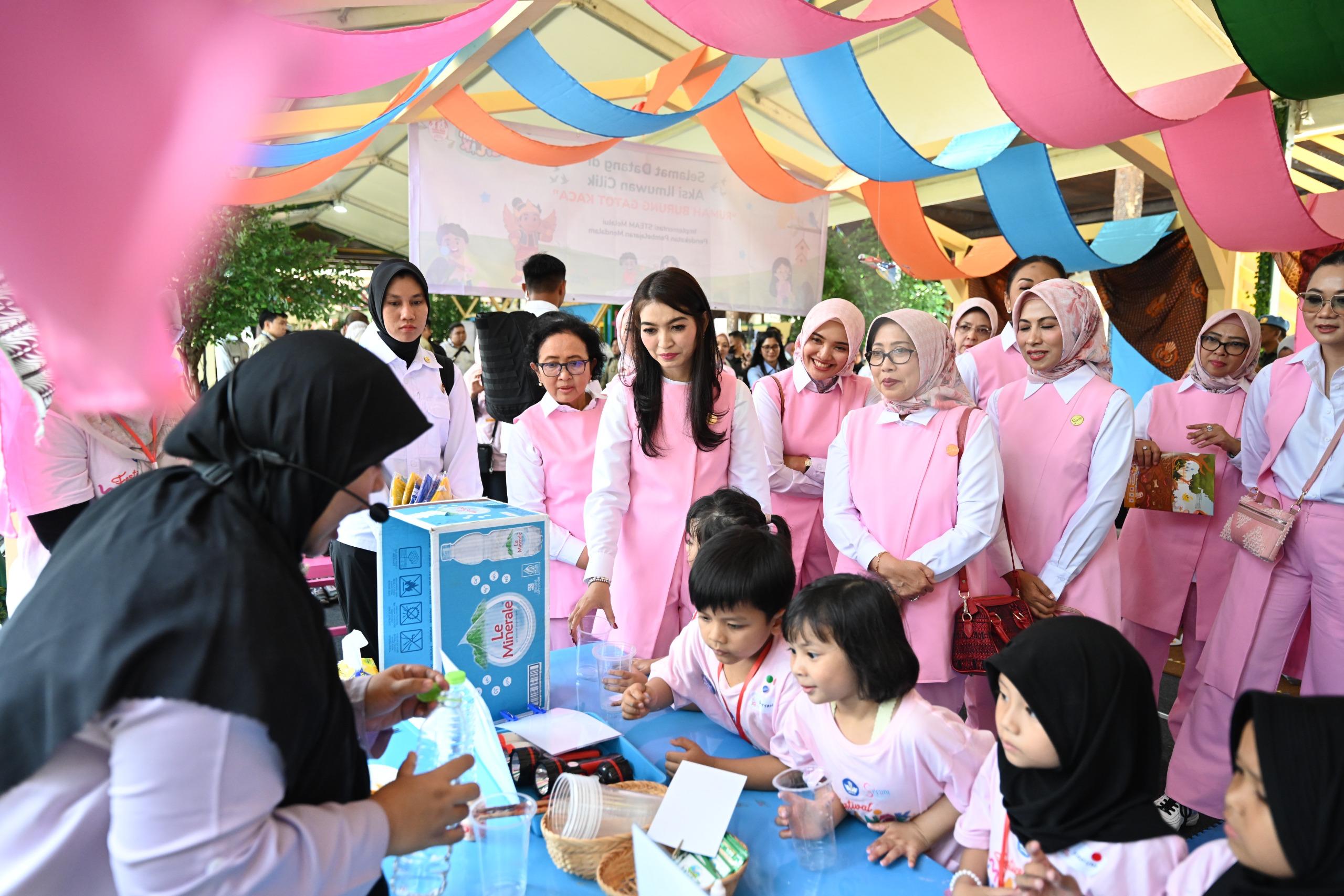 Istri Wapres Selvi Ajak Orang Tua Ciptakan Ruang Aman dan Nyaman Bagi Anak