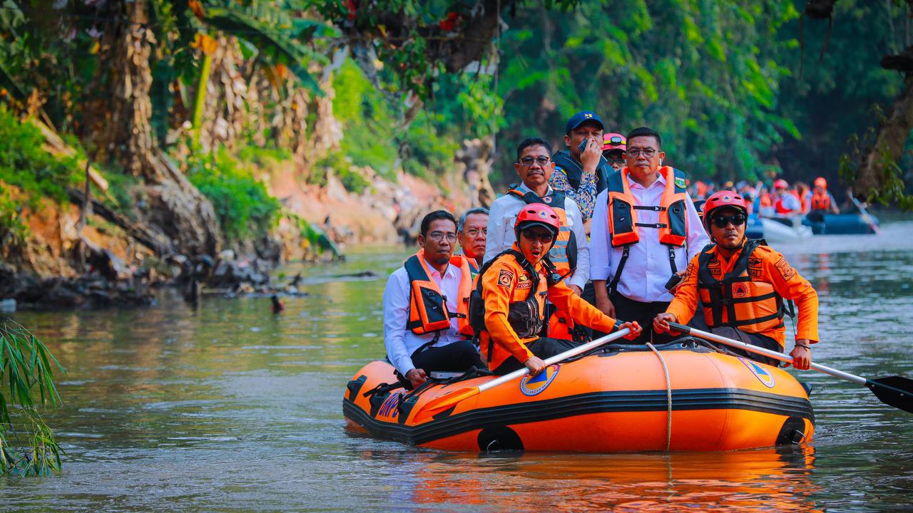 Pemprov Banten Serius Tangani Banjir di Tangsel dan Kota Tangerang, Benyamin-Andra Soni Susur Sungai