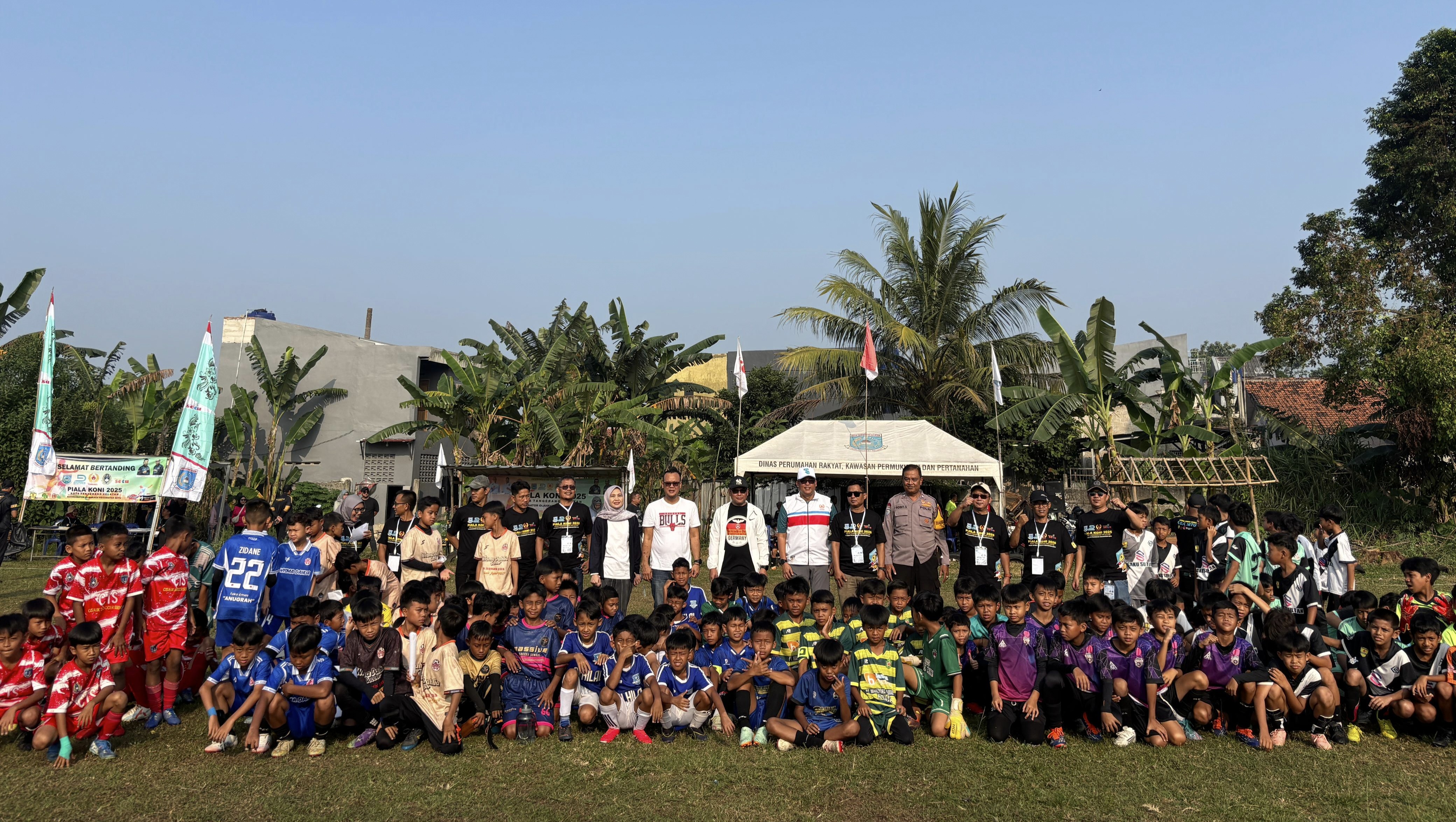 Puluhan Tim Adu Skill pada Turnamen Sepak Bola Piala KONI Tangsel 2025
