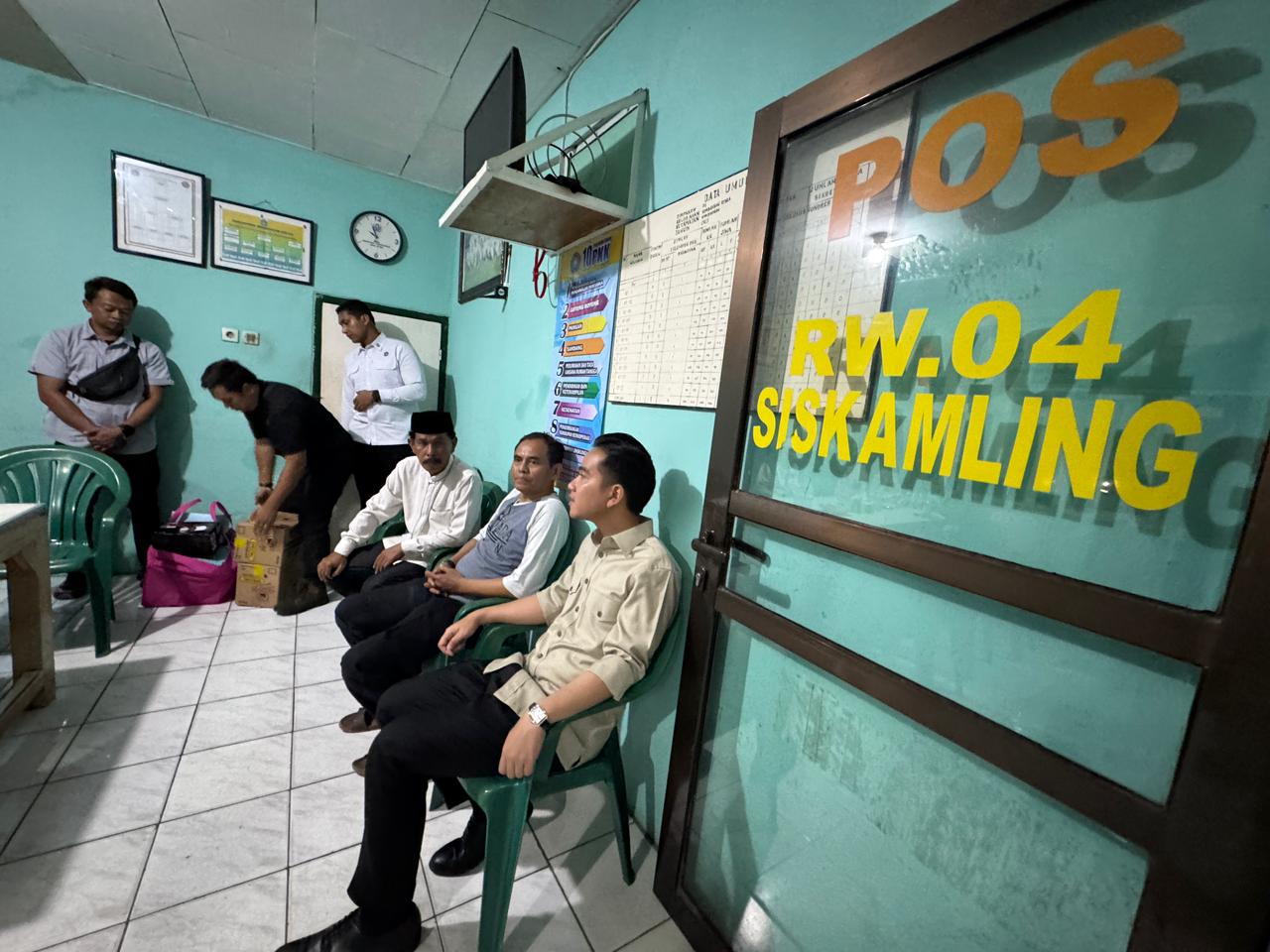 Gibran Kunjungi Pos Ronda Kembangan dan Pesanggrahan