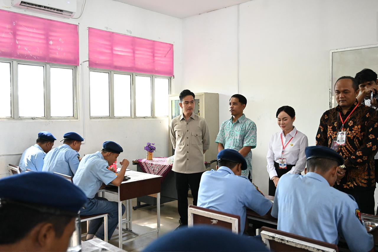 Pastikan Program MBG Berjalan Optimal, Wapres Tinjau SMK Negeri 1 Batam