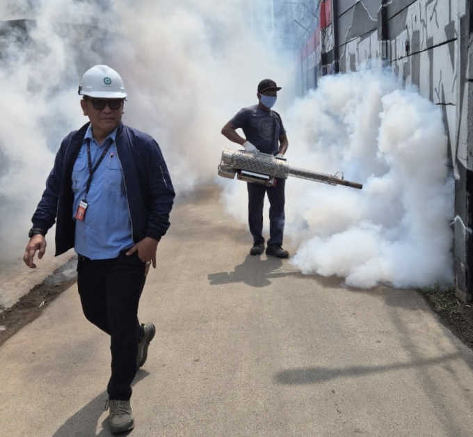 Cegah Penyebaran DBD, Indah Kiat Pulp and Paper Tangerang Fogging di Lima RW