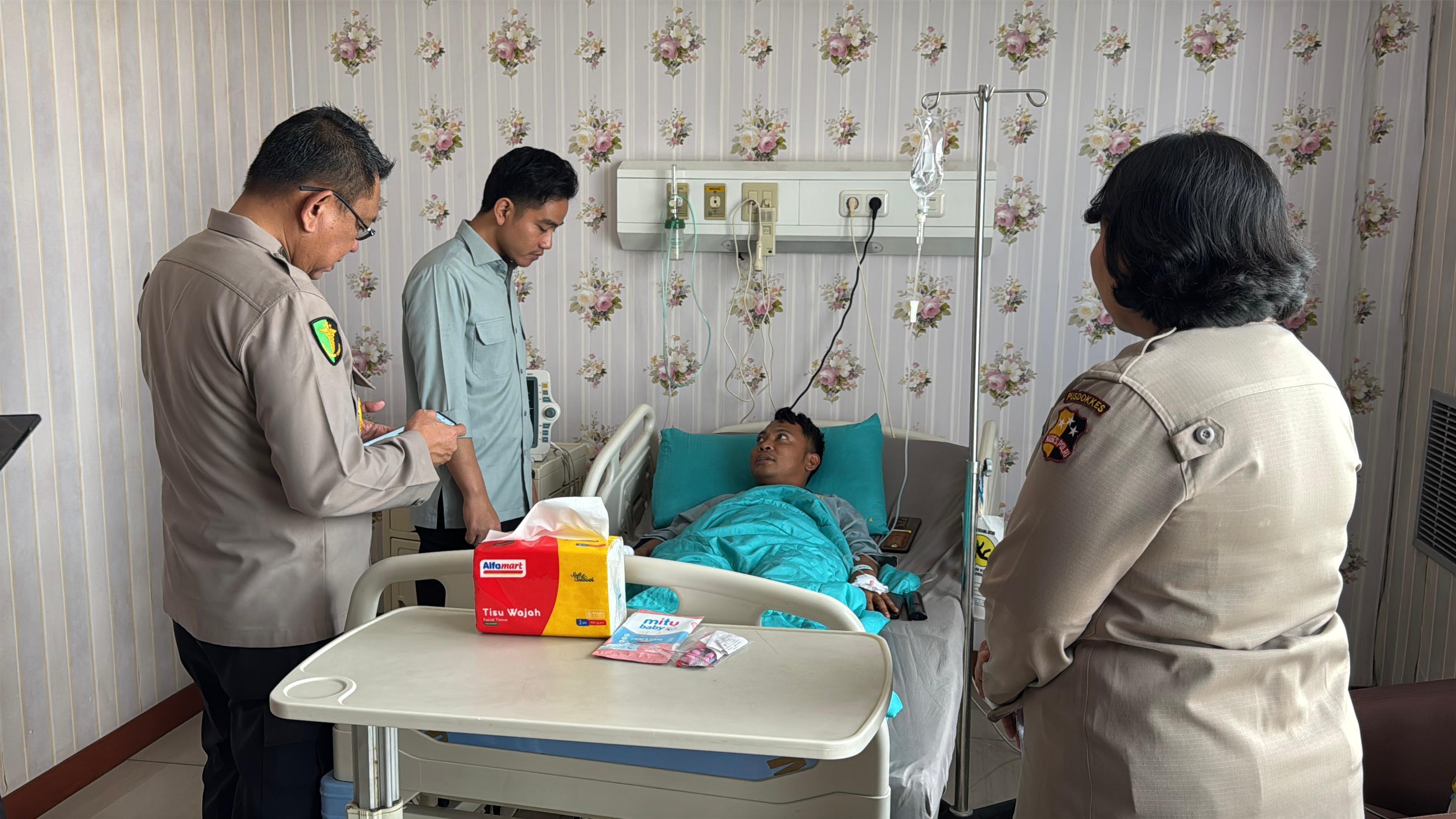 Gibran Jenguk Korban Demo di Rumah Sakit Polri