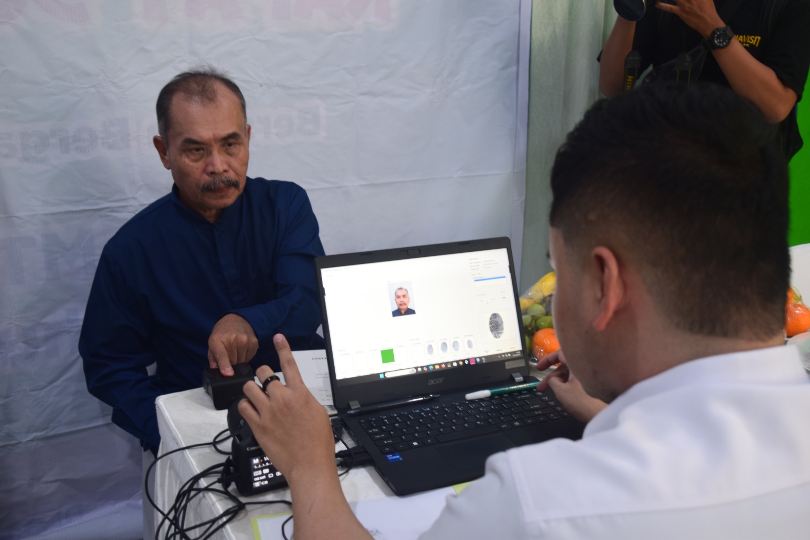 Imigrasi Tangerang Jemput Bola, Rekam Paspor Calon Jemaah Haji KBIHU Daarul Hikmah