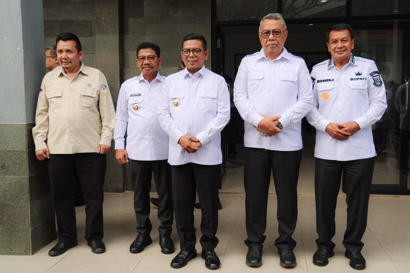 Gubernur Andra Soni Matangkan Persiapan TPA Jatiwaringin Jadi Program Energi Listrik Sampah