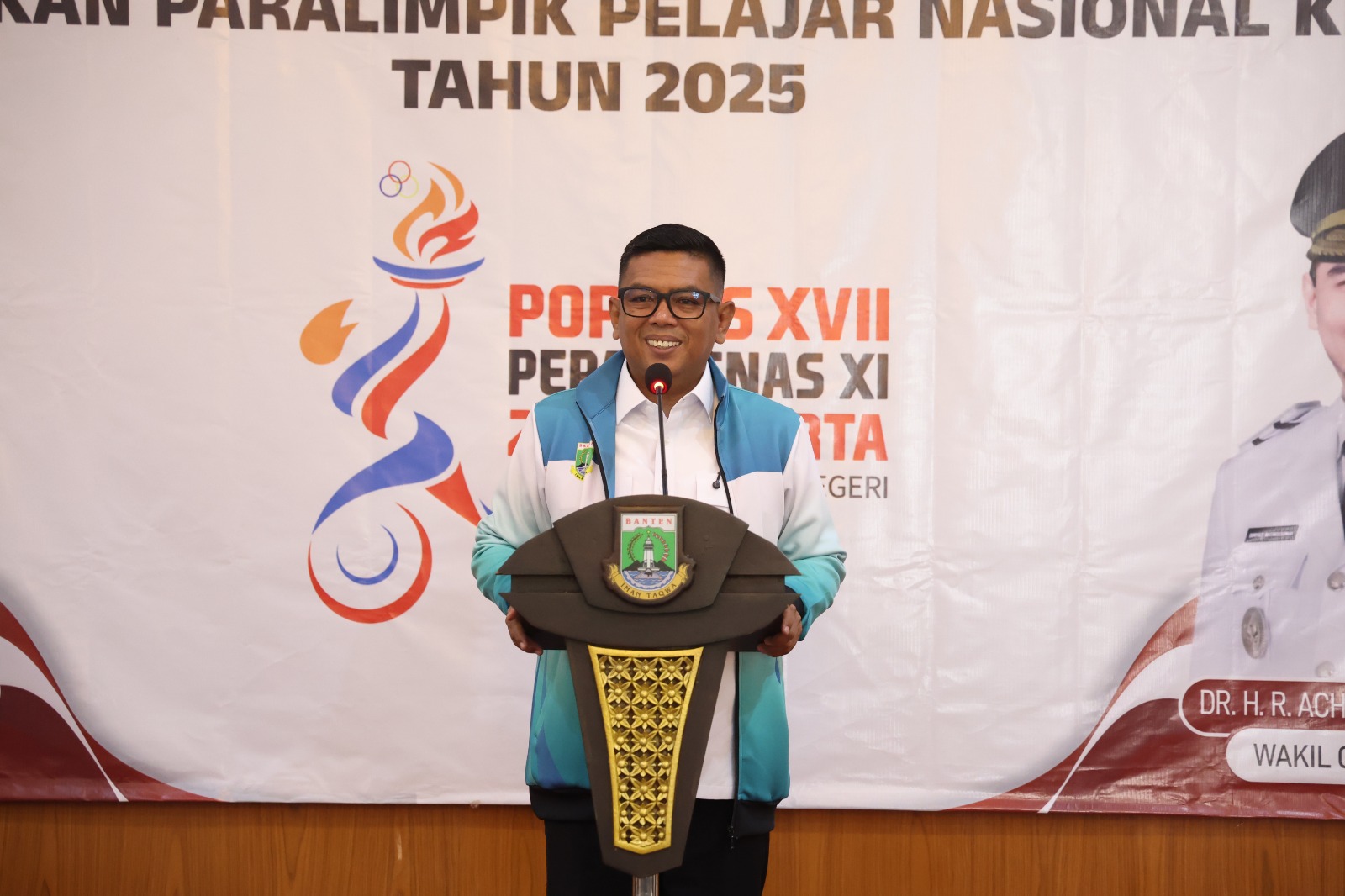 Peringkat Lima Besar Popnas 2025, Gubernur Andra Soni Serahkan Penghargaan kepada Atlet Berprestasi