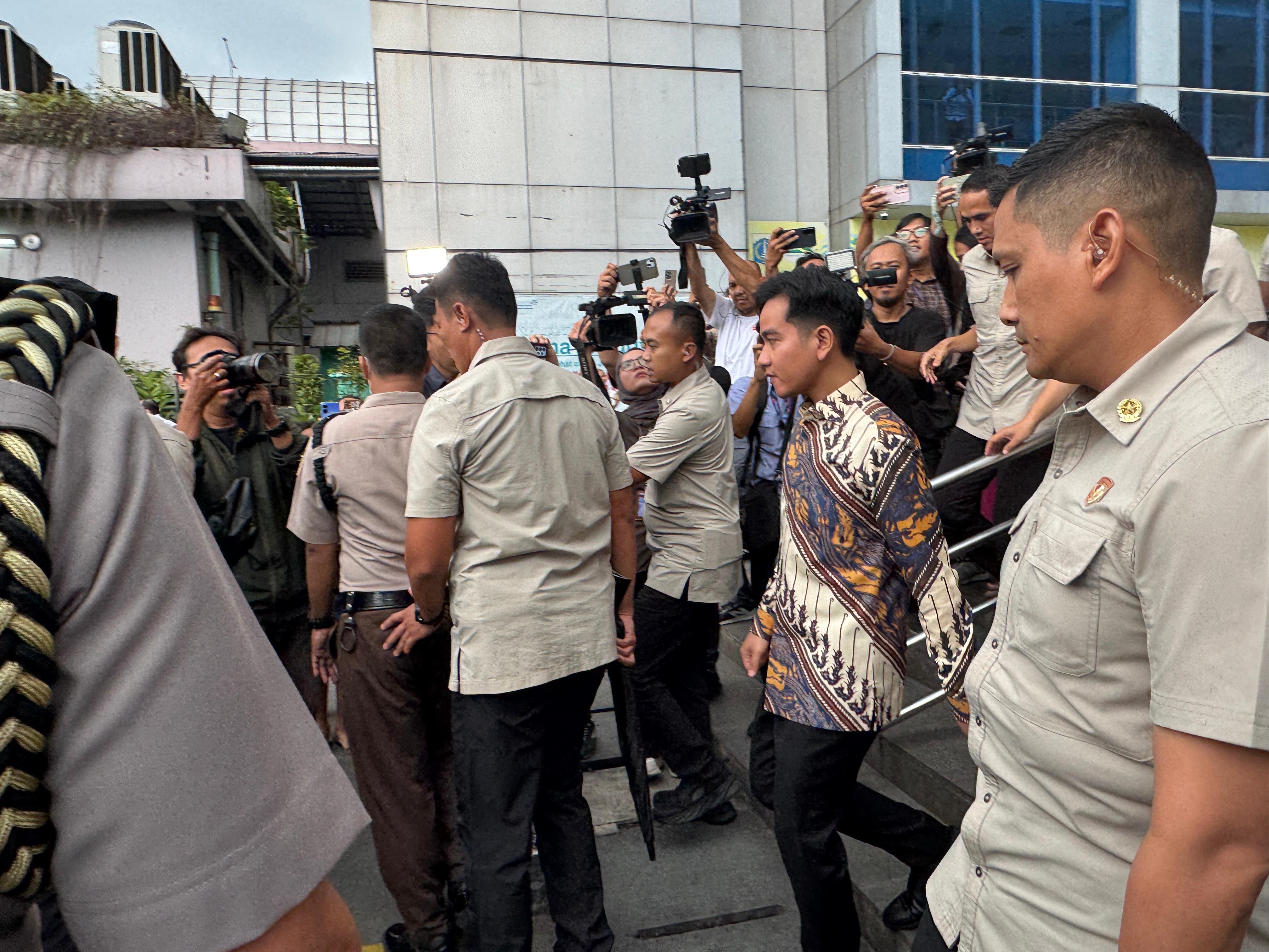 Gibran Jenguk Korban Kecakaan Mobil SPPG, Pastikan Layanan Medis hingga Psikologi