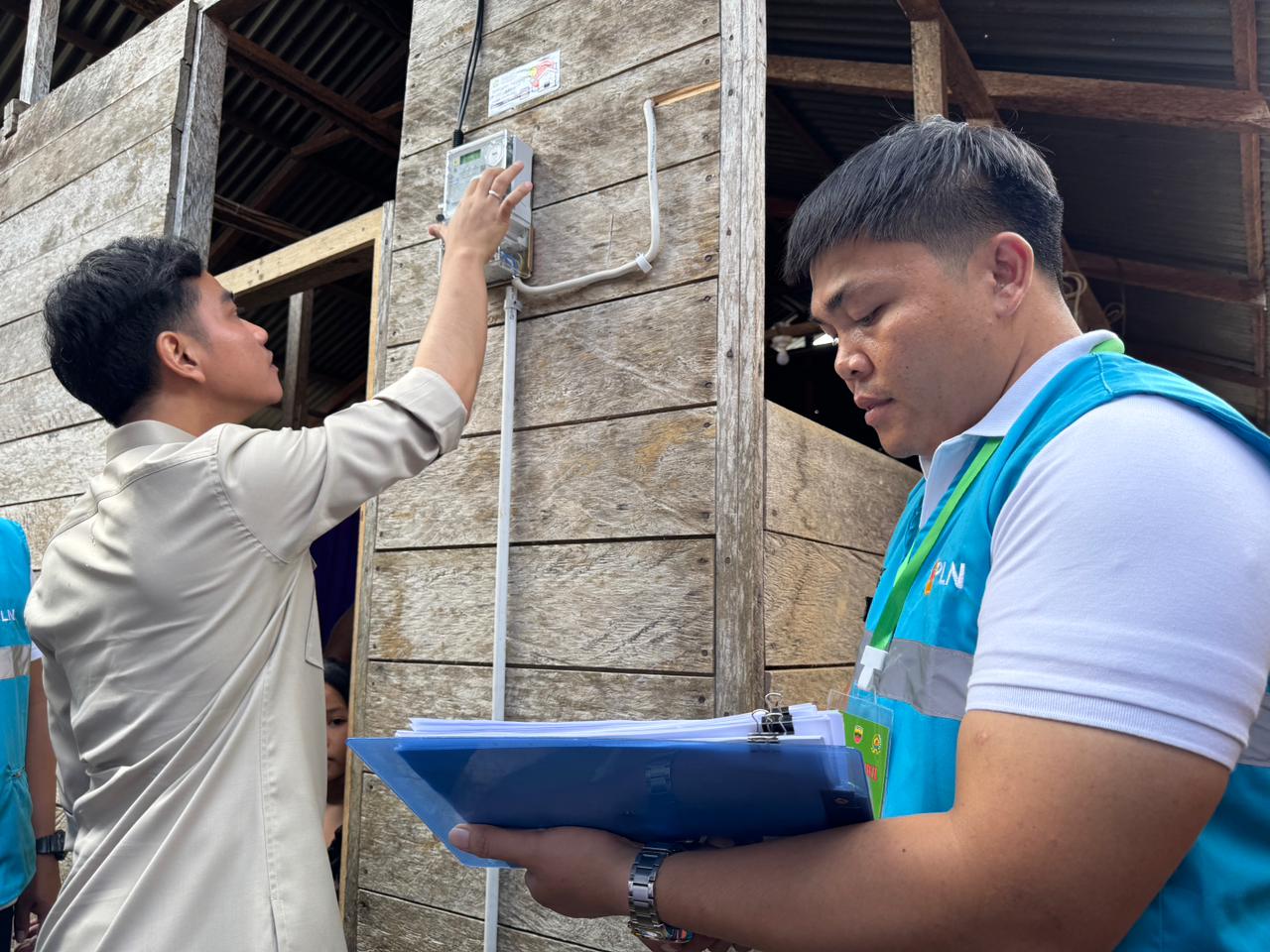 Pastikan Akses Listrik Merata di Kepulauan Nias, Wapres Tinjau Program BPBL di Desa Hilisebua