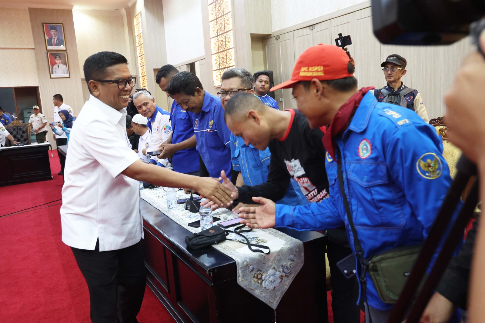 Gubernur Banten Andra Soni Tetapkan UMP Banten 2026 Naik 6,74 Persen