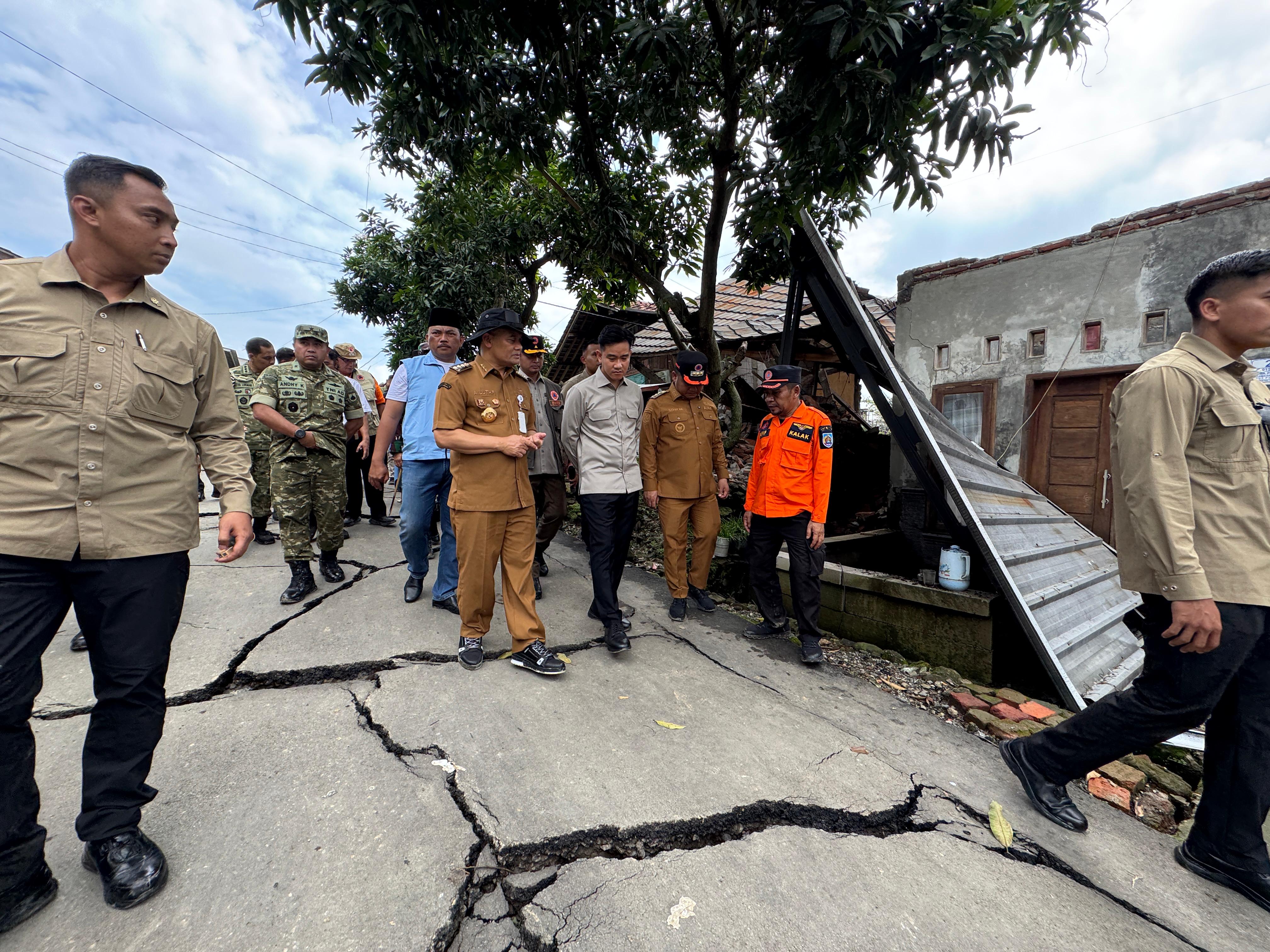 Tanah Terus Bergerak, Nyawa Warga Desa Padasari Jadi Taruhan