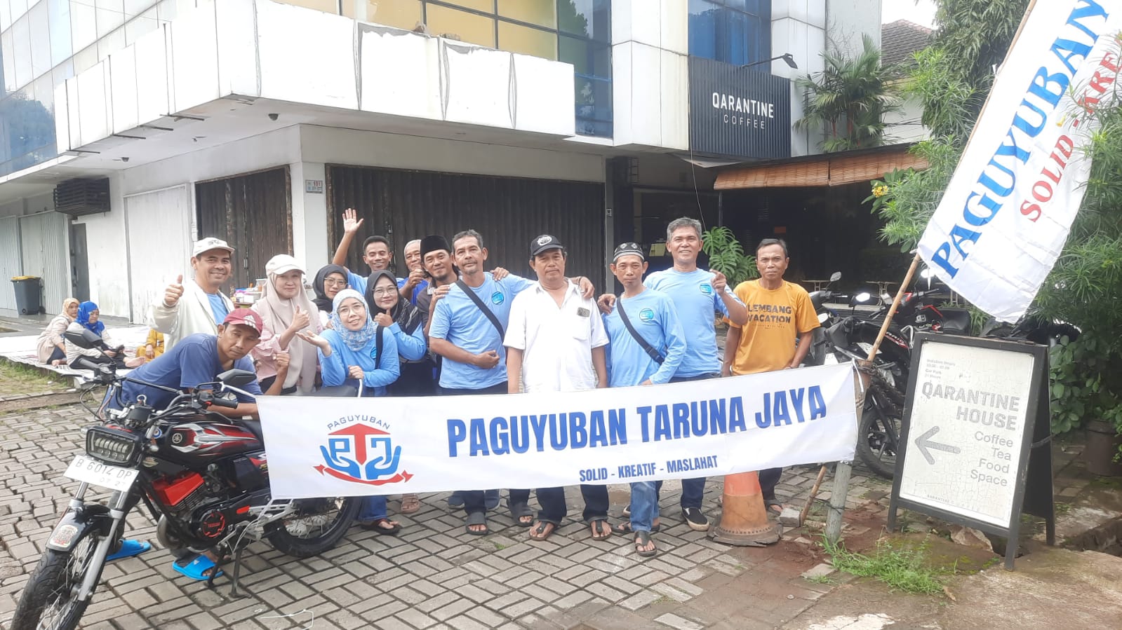 Paguyuban Taruna Jaya Bagikan Takjil Ramadan