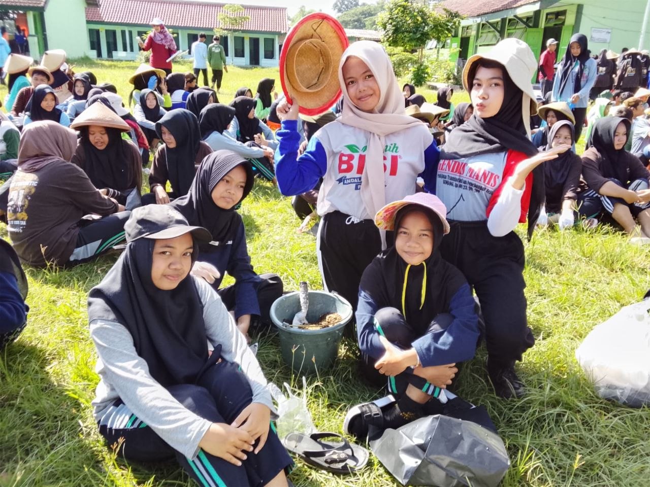 SMPN 1 Kunjang Kediri Tanam 270 Lidah Buaya