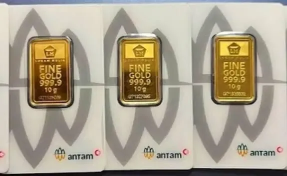 Harga Emas Antam Jumat Ini Naik Rp11.000 per Gram
