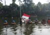 Aksi Ganespa Tangsel Upacara HUT RI ke-77 di Tengah Situ Tujuh Muara