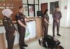 Bebas Dari Tuntutan Pencurian Sepeda Motor, Bocah Bertato Sujud Syukur di Hadapan Kajari Tangsel
