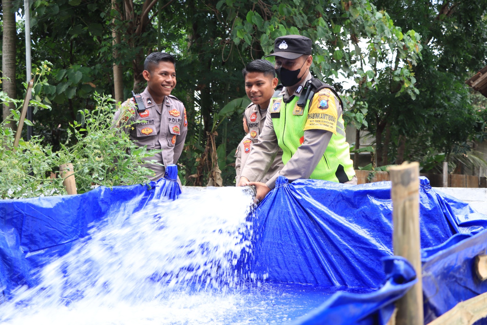 Atasi Kekeringan, Polres Blitar Kota Kembali Pasok Air Bersih ke Sejumlah Titik