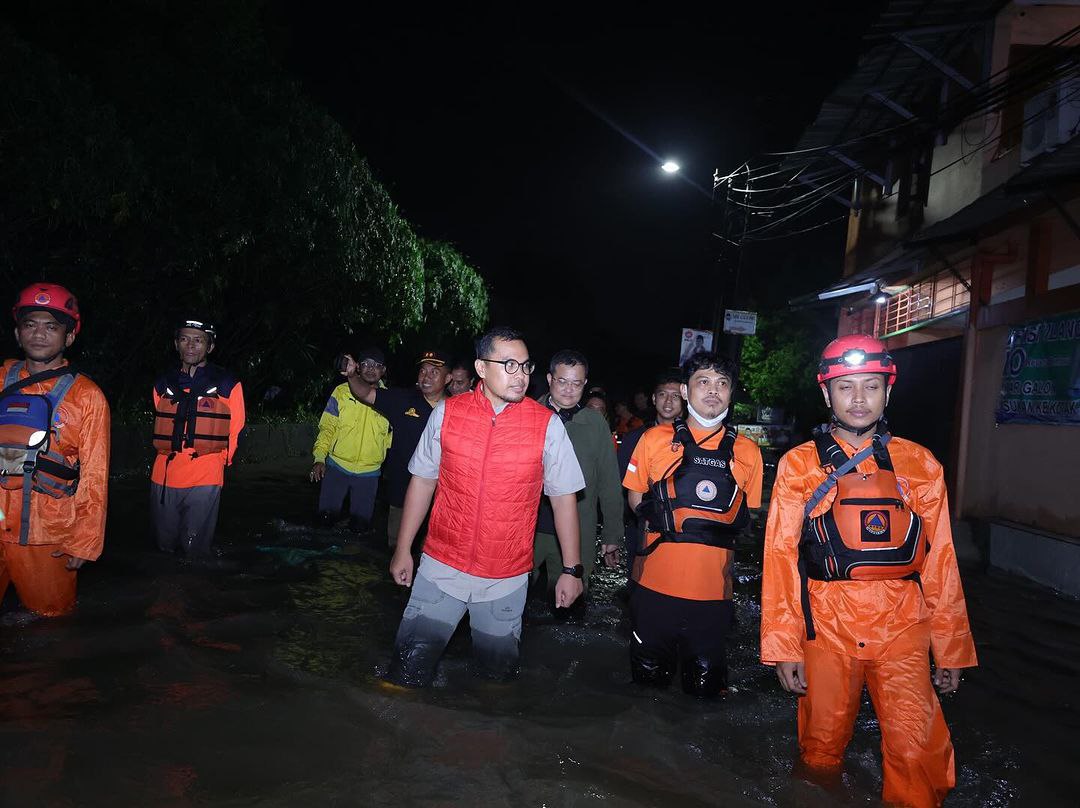 Wilayah Tangsel Alami Banjir Disejumlah Titik Usai Diguyur Hujan Lebat, Pilar Langsung Tinjau Warga