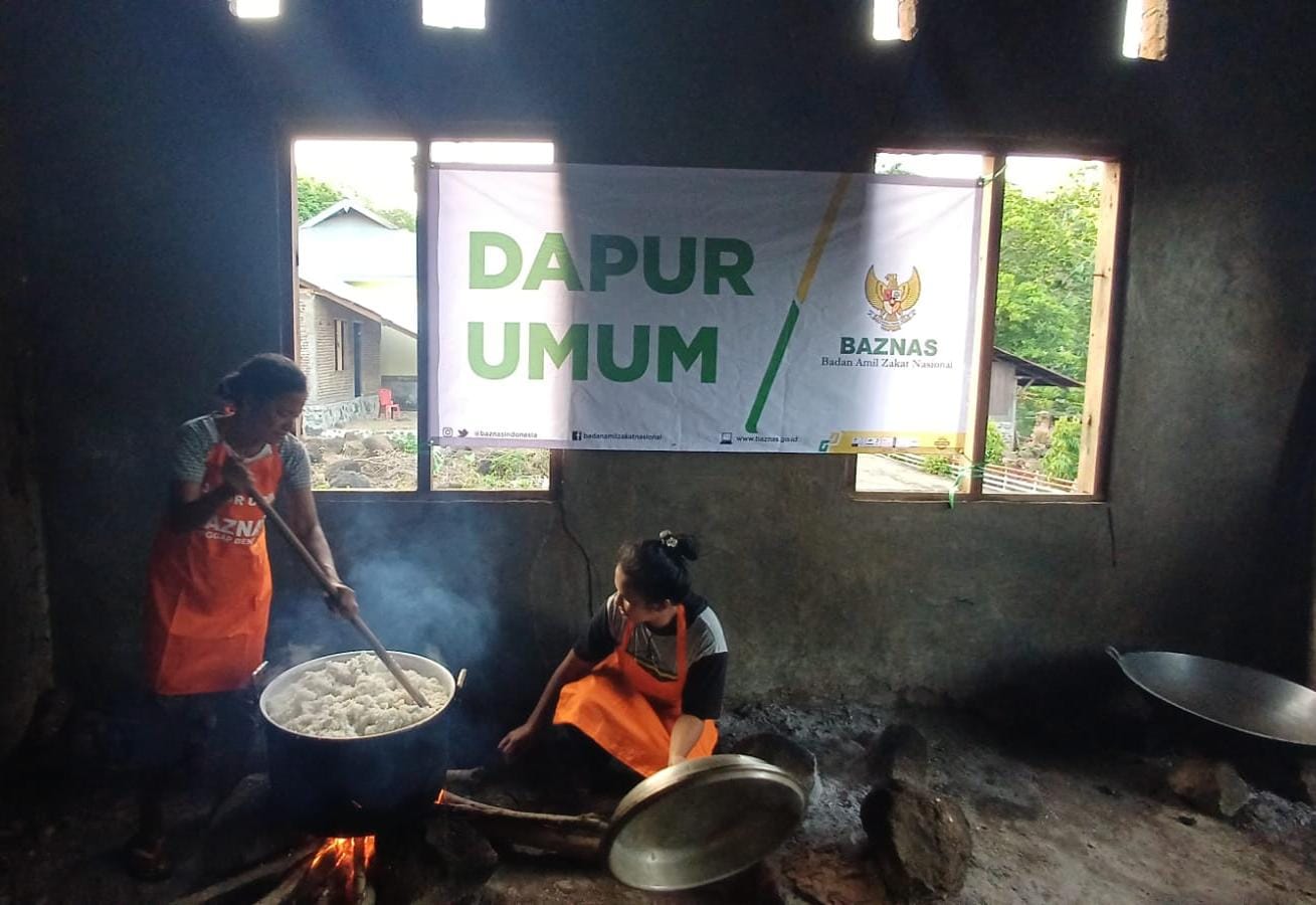 Gunung Lewotobi Erupsi, Baznas Penuhi Kebutuhan Air Bersih hingga Dapur Umum Warga