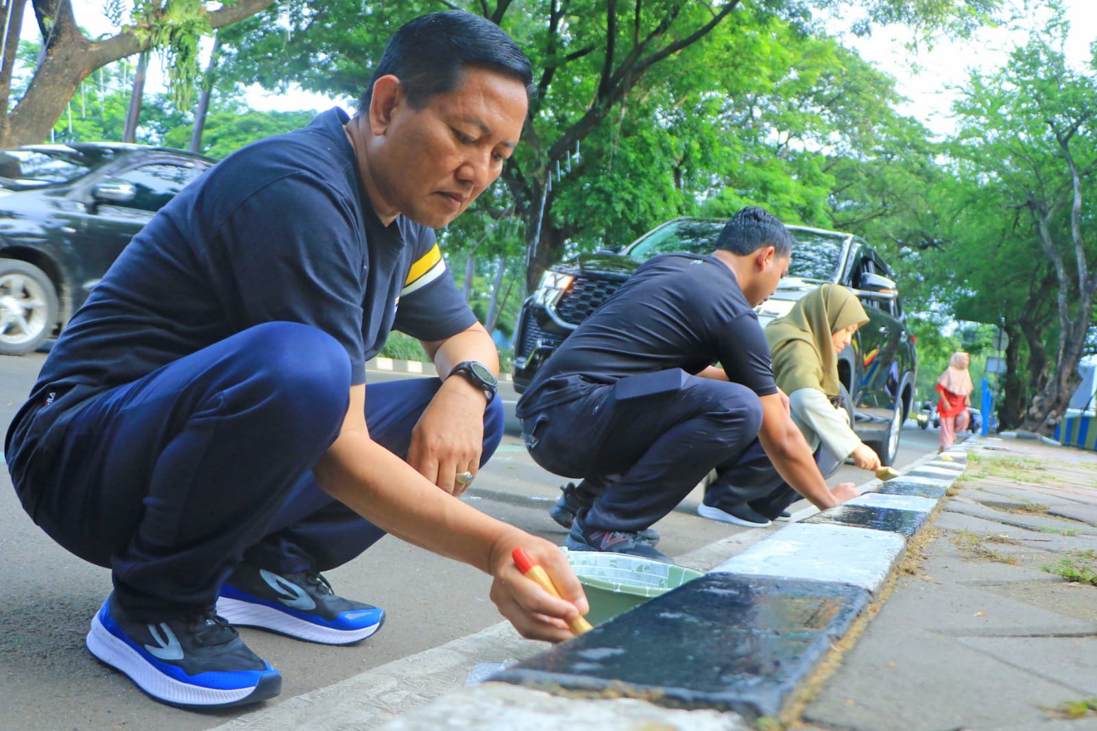 Jum’at Bersih, Pj dan Pegawai Pemkot Ngecat Kanstin Bersama