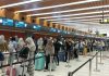 Antrean Penumpang di Bandara Soekarno-Hatta Jelang Mudik Lebaran 2026