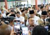 Andra Soni dan Dasco Lepas Jamaah Haji Banten